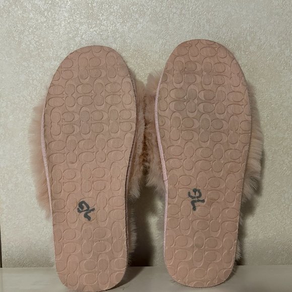 Womens COACH Zoe Sz 6 Pink Faux Fur w/ Tassel and Charm Slides Slippers - Picture 7 of 7